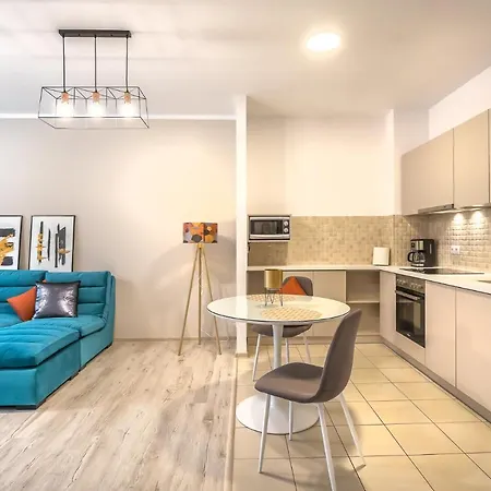 Tampa Gardens Sunny - Adults Only Apartment Brasov